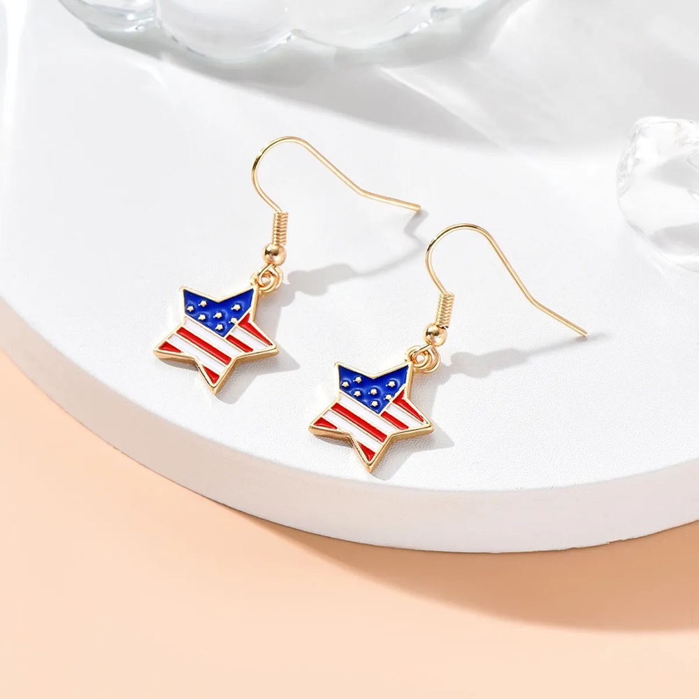 🇺🇸Adorable Gold Patriotic American Flag Hanging Star Earrings!